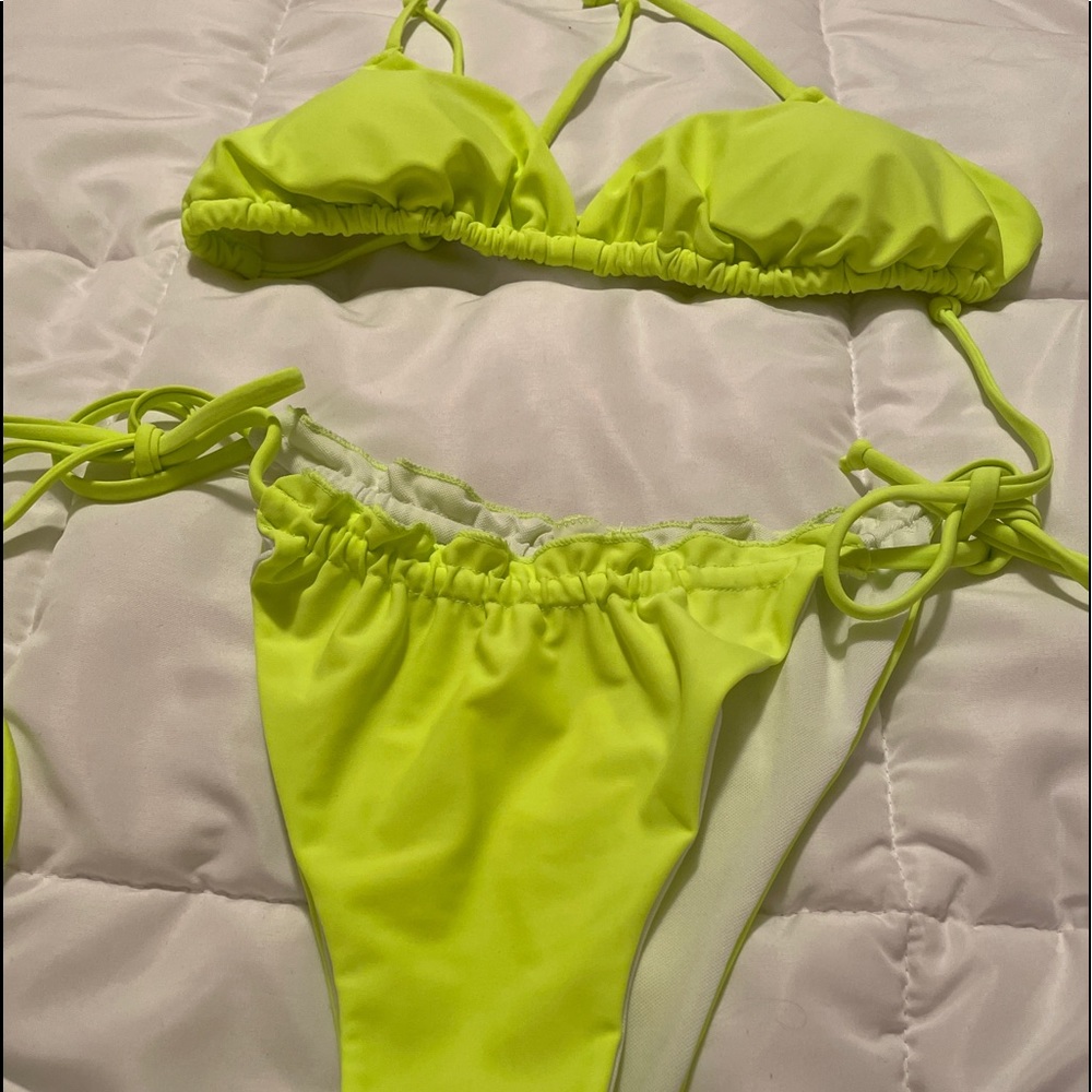 Bikini - Picture 4 of 6
